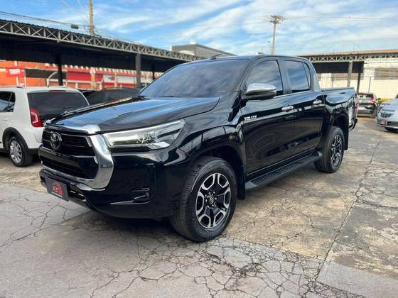 TOYOTA HILUX 2.8 D-4D TURBO DIESEL CD SRX 4X4 AUTOMÁTICO